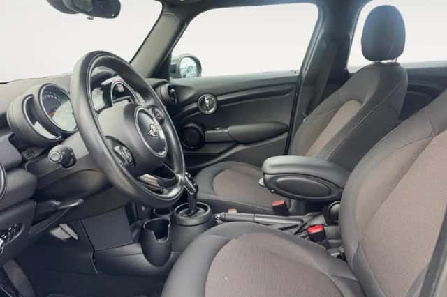 MINI Cooper (2019) thumbnail 10