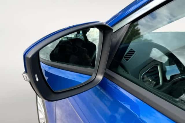 Volkswagen T-Roc (2021) thumbnail 9