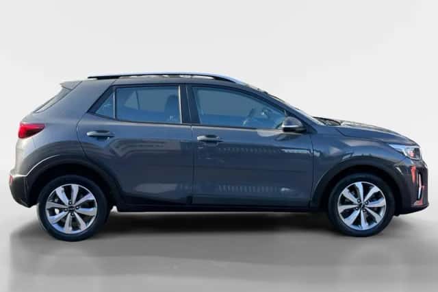 Kia Stonic (2023) thumbnail 2