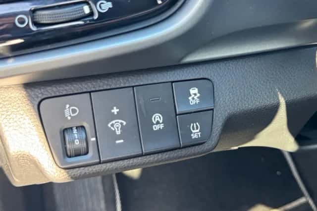 Kia Stonic (2023) thumbnail 22