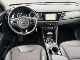Kia Niro (2017) thumbnail 11