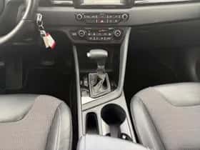 Kia Niro (2017) thumbnail 16