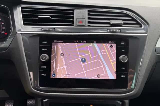 Volkswagen Tiguan (2021) thumbnail 15