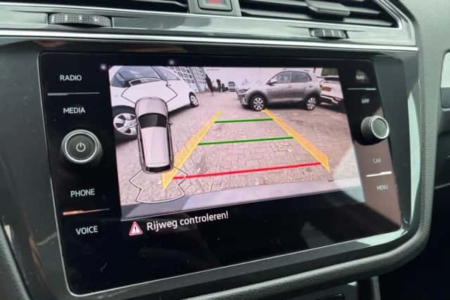 Volkswagen Tiguan (2021) thumbnail 17