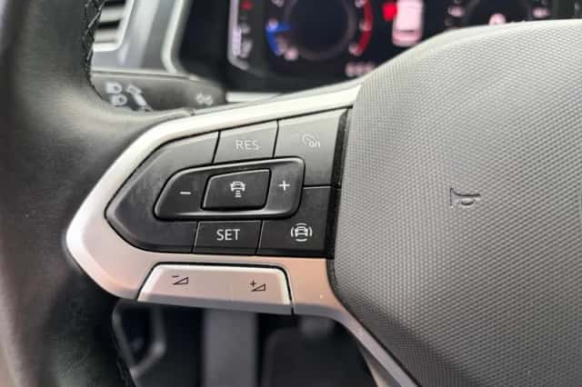 Volkswagen Tiguan (2021) thumbnail 24