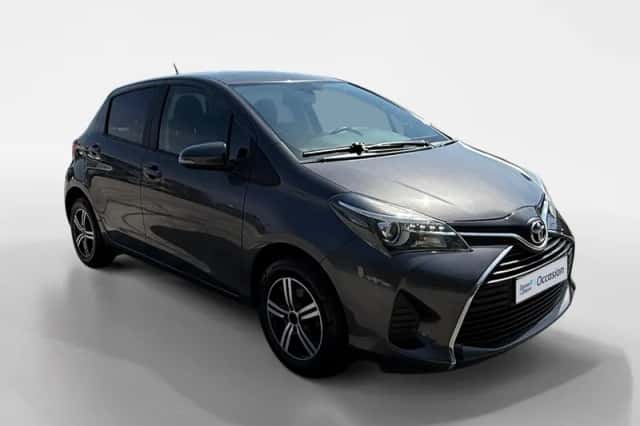 Toyota Yaris (2017) thumbnail 3