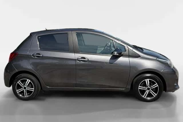 Toyota Yaris (2017) thumbnail 4