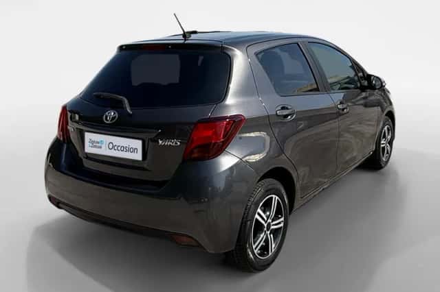 Toyota Yaris (2017) thumbnail 5
