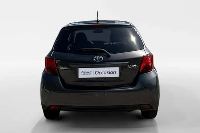 Toyota Yaris (2017) thumbnail 6
