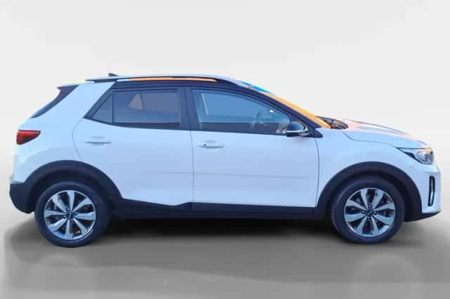 Kia Stonic (2021) thumbnail 4