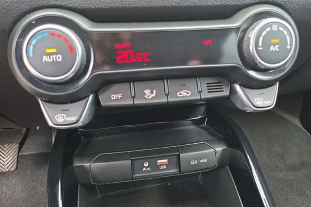 Kia Stonic (2019) thumbnail 18