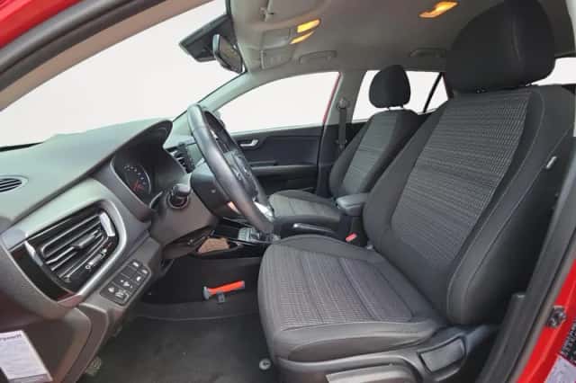 Kia Stonic (2019) thumbnail 8