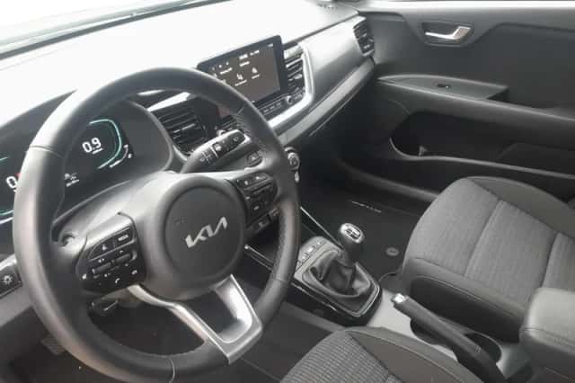 Kia Stonic (2024) thumbnail 8