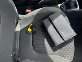 Renault Captur (2017) thumbnail 21