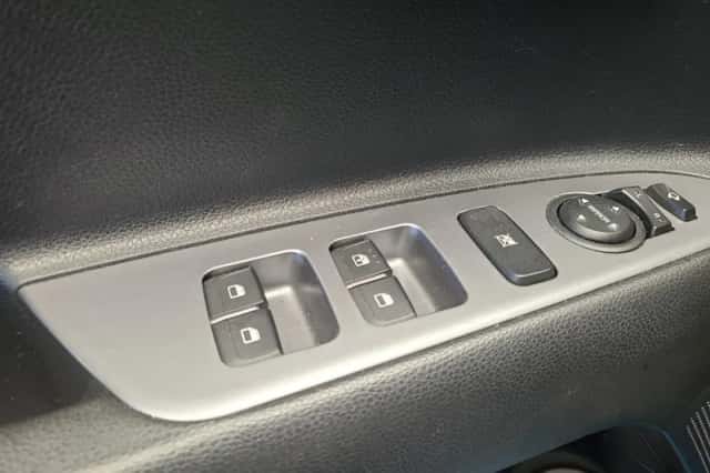 Kia Stonic (2021) thumbnail 32