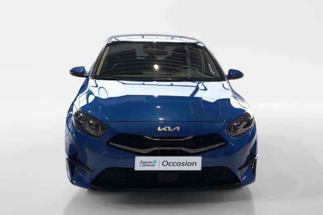 Kia Ceed (2024) thumbnail 2