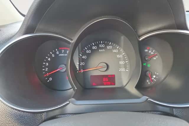 Kia Picanto (2015) thumbnail 16