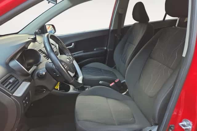Kia Picanto (2015) thumbnail 8