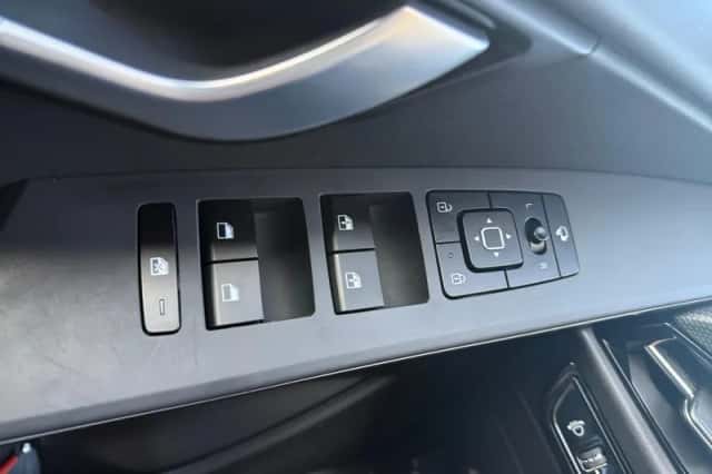 Kia Niro (2025) thumbnail 25