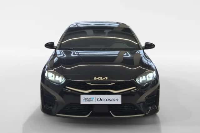 Kia Proceed (2023) thumbnail 3