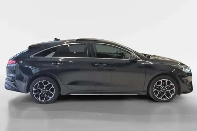 Kia Proceed (2023) thumbnail 5
