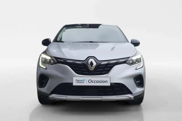 Renault Captur (2021) thumbnail 2
