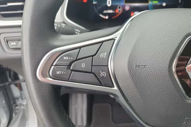 Renault Captur (2021) thumbnail 22