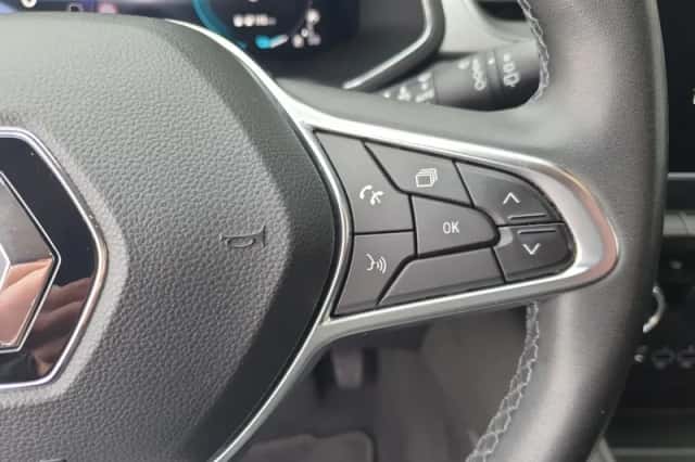 Renault Captur (2021) thumbnail 23
