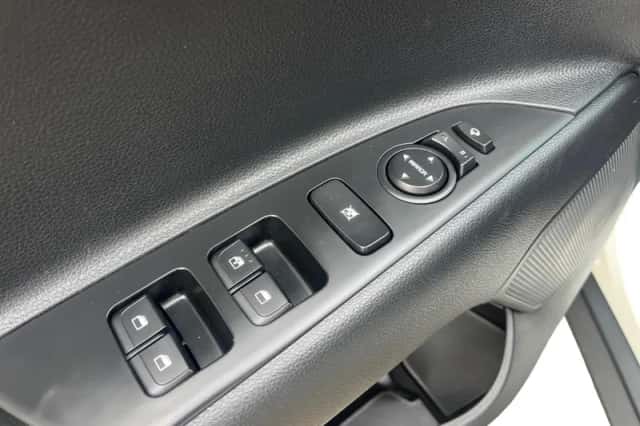 Kia Stonic (2023) thumbnail 24