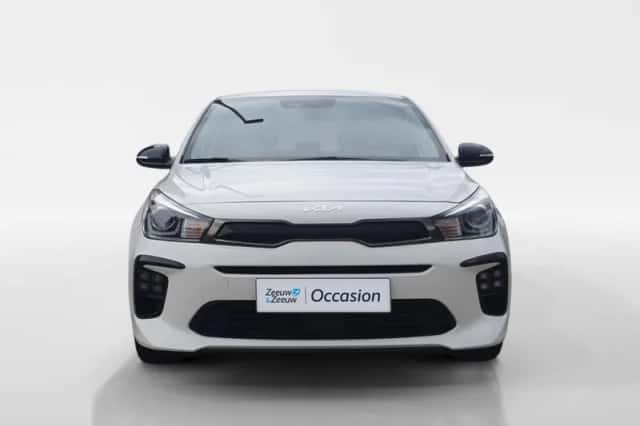 Kia Rio (2022) thumbnail 2