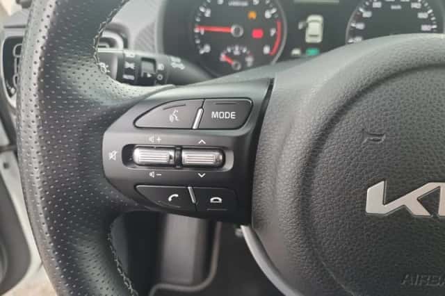 Kia Rio (2022) thumbnail 21