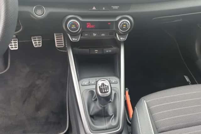 Kia Rio (2022) thumbnail 32
