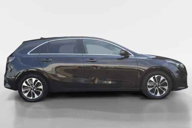 Kia Ceed (2025) thumbnail 4