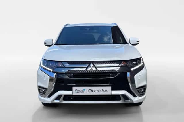 Mitsubishi Outlander (2018) thumbnail 2