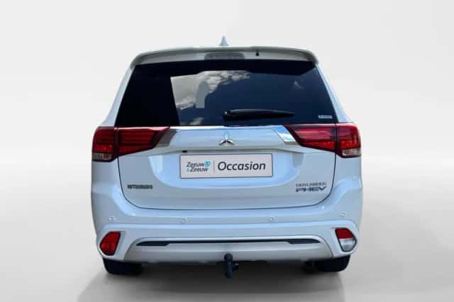 Mitsubishi Outlander (2018) thumbnail 6