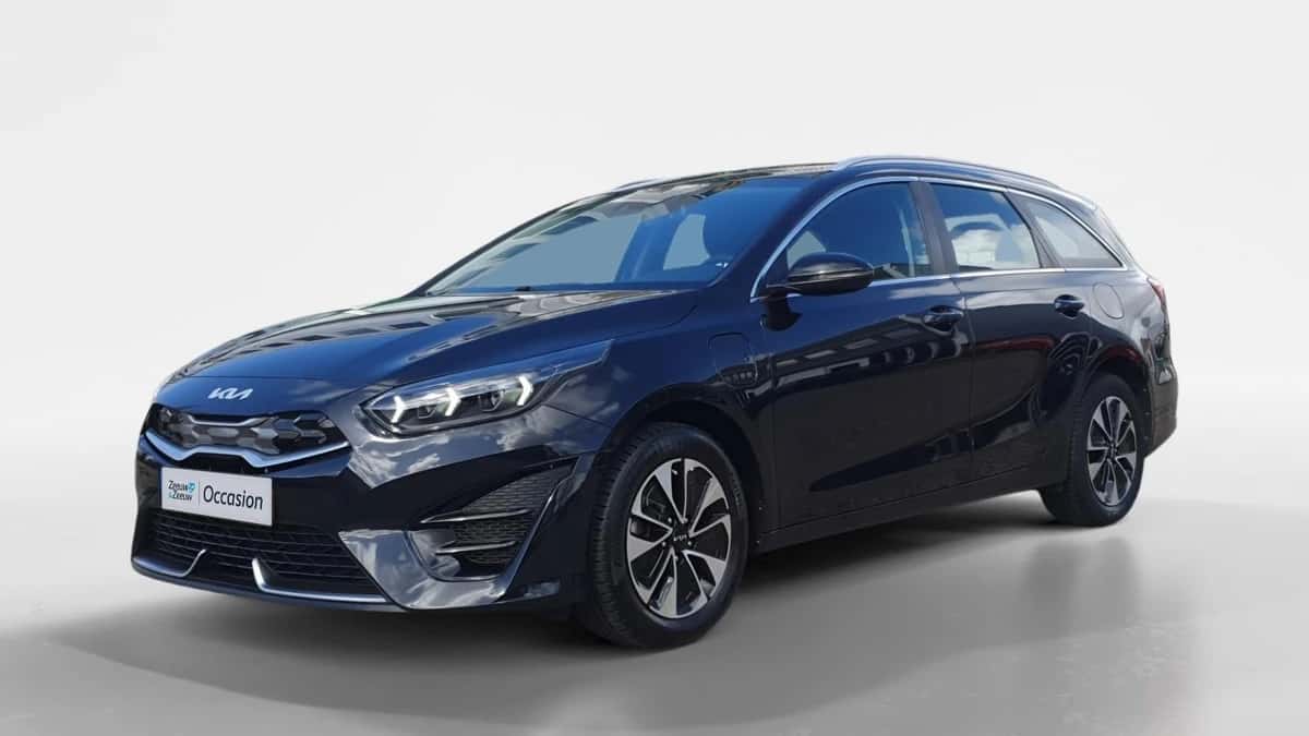 Kia Ceed Sportswagon (2022) — foto 1