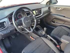 Kia Stonic (2019) thumbnail 16