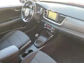 Kia Stonic (2019) thumbnail 17