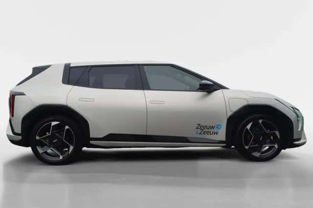 Kia EV4 (2025) thumbnail 4