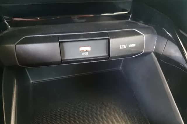 Kia Stonic (2023) thumbnail 32