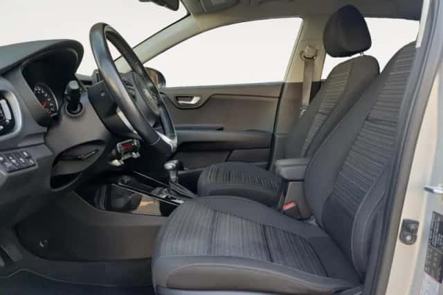 Kia Stonic (2021) thumbnail 15