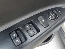 Kia Stonic (2021) thumbnail 33