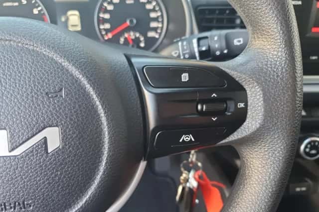 Kia Rio (2022) thumbnail 19