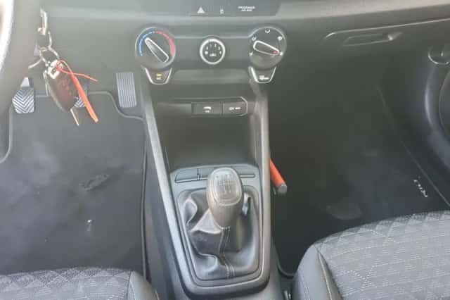 Kia Rio (2022) thumbnail 26