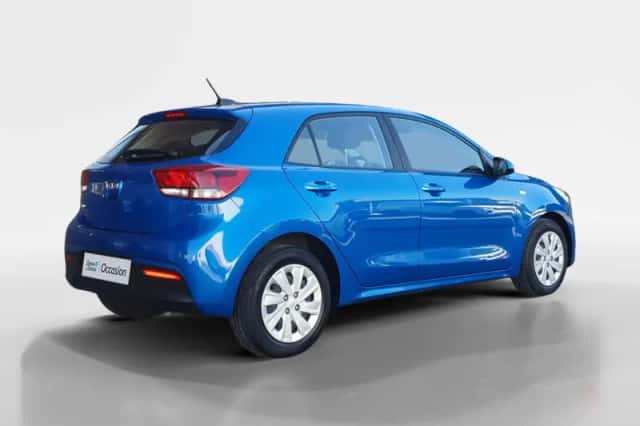 Kia Rio (2022) thumbnail 5