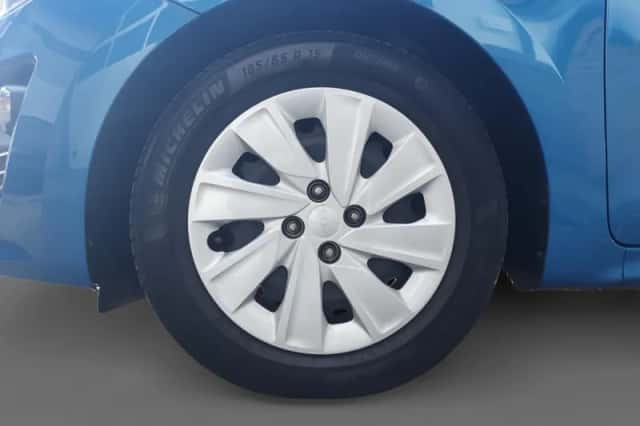 Kia Rio (2022) thumbnail 8