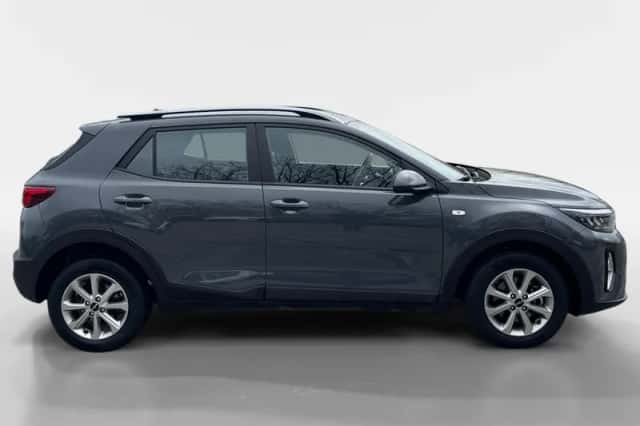 Kia Stonic (2023) thumbnail 4