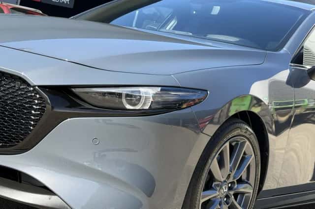 Mazda 3 (2020) thumbnail 8