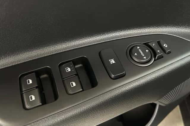 Kia Stonic (2021) thumbnail 11