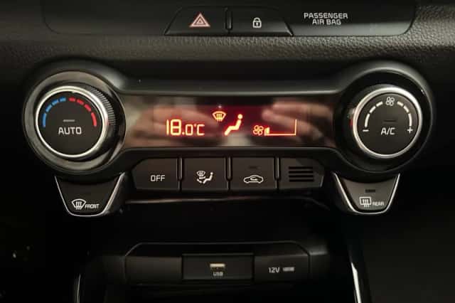 Kia Stonic (2021) thumbnail 23
